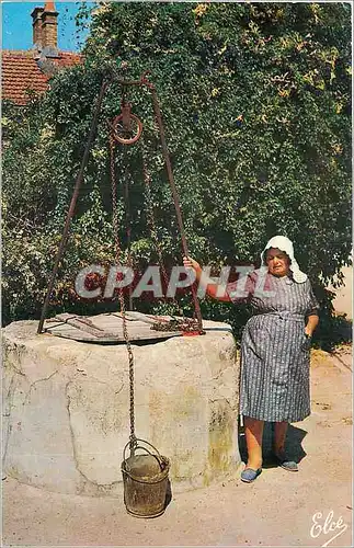 Cartes postales moderne Ile d'Oleron Char Marit Oleronaise coiffee de la Kiss not a cote d'un vieux Puits