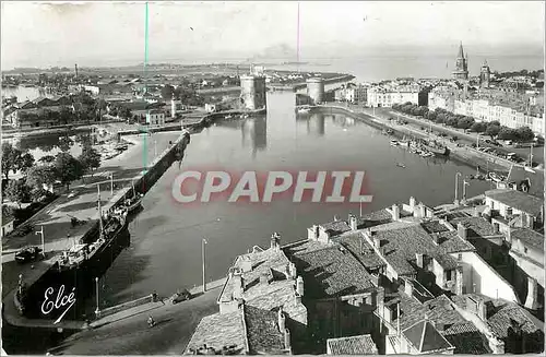 Ansichtskarte AK La Rochelle Ch Mme Vue generale du Port avec les 3 belles Tours