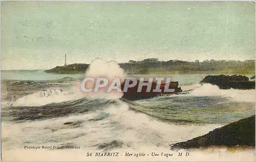 Cartes postales Biarritz Mer agite Une Vague