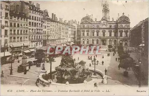 Cartes postales Lyon Place des Terreaux Fontaine Bartholdi et Hotel de Ville