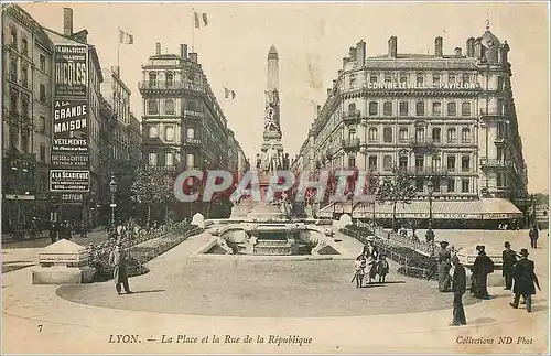 Cartes postales Lyon La Place et la Rue de la Republique