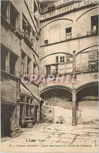 Ansichtskarte AK Lyon Ancien Cour Interieure de l'Hotel de Gadagne