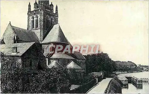 Ansichtskarte AK Laval La Mayenne et l'Eglise d'Avesnieres