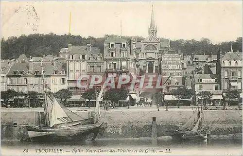 Cartes postales Trouville Eglise Notre Dame des Victoires et les Quais Bateaux