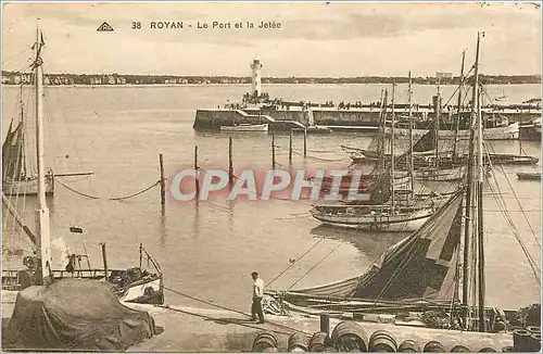 Cartes postales Royan Le Port et la Jetee Phare Bateaux