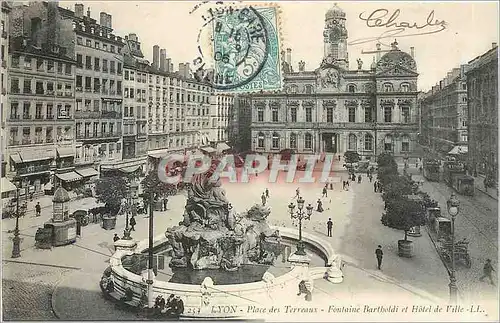 Cartes postales Lyon Place des Terreaux Fontaine Bartholdi et Hotel de Ville