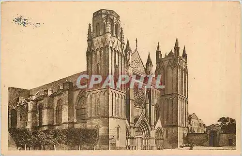 Ansichtskarte AK Poitiers Vienne La Cathedrale Saint Pierre et l'Ancien Eveche