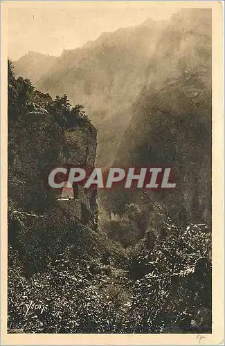 Cartes postales Gorges du Tarn Route creusee dans le roc a la hauteur des Detroits Lozere