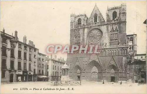 Cartes postales Lyon Place et Cathedrale St Jean