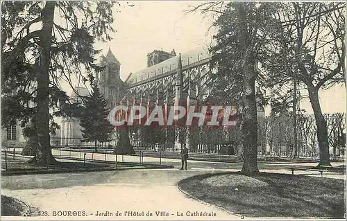 Ansichtskarte AK Bourges Jardin de l'Hotel de Ville La Cathedrale