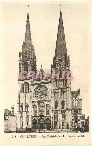 Ansichtskarte AK Chartres La Cathedrale La Facade