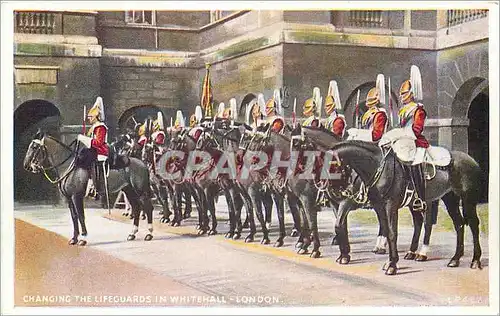 Ansichtskarte AK Changing the Lifeguards in Whitehall London Militaria