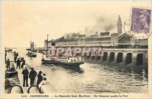 Cartes postales Cherbourg La Nouvelle Gare Maritime Un Steamer quitte le Port Bateau