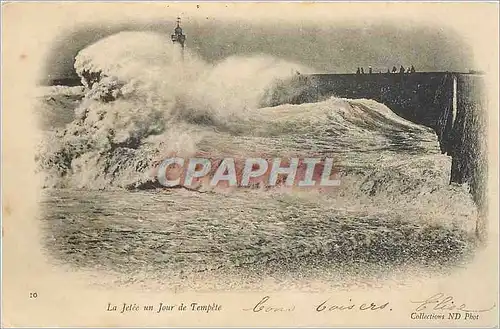 Cartes postales La Jetee un Jour de Tempete Phare