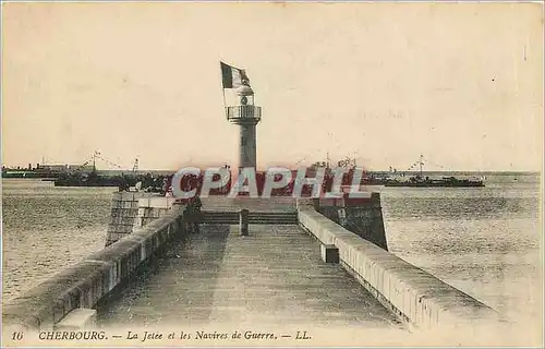 Ansichtskarte AK Cherbourg La Jetee et les Navires de Guerre Phare Bateaux