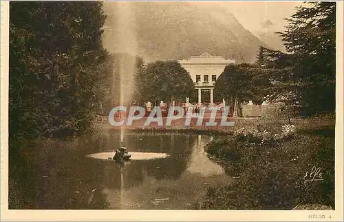 Cartes postales Pyrenees Ocean Luchon La Piece d'Eau du Parc et le Casino