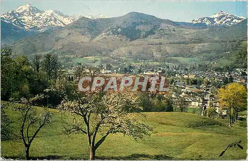 Cartes postales moderne Bagneres de Bigorre HP Vue generale Le Pic du Midi de Bigorre