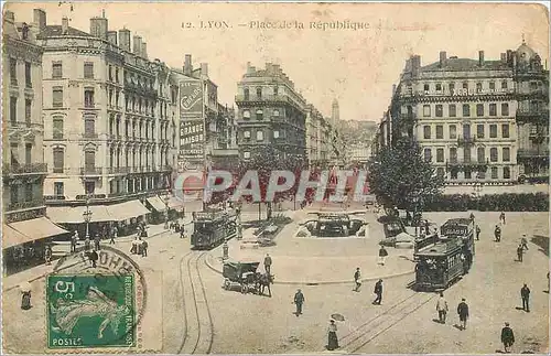 Ansichtskarte AK Lyon Place de la Republique Tramway