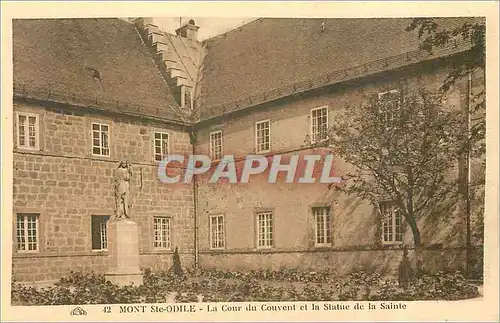 Cartes postales Mont Ste Odile La Cour du Couvent et la Statue de la Sainte