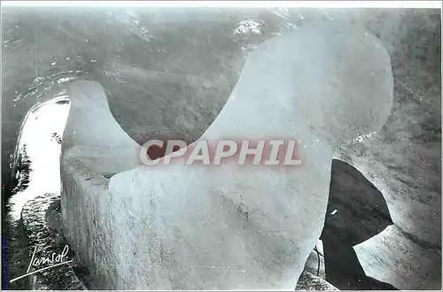 Cartes postales moderne Chamonix Le Montenvers La Grotte de la Mer de Glace La Gondole