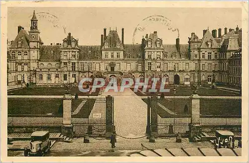 Ansichtskarte AK Fontainebleau S et M Le Palais Cour des Adieux