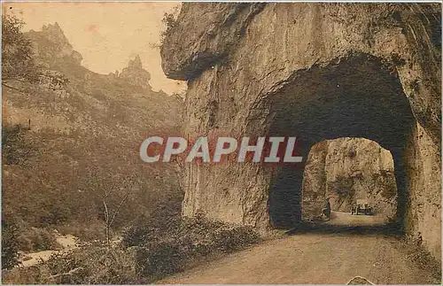 Cartes postales Gorges du Tarn - Un tunnel et rocher de Capluc