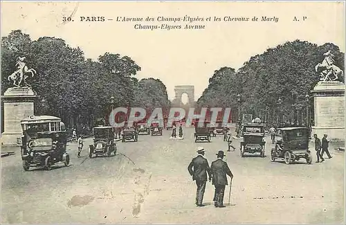 Cartes postales PARIS-L'Avenue des Champs-Elysees et les chevaux de Marly