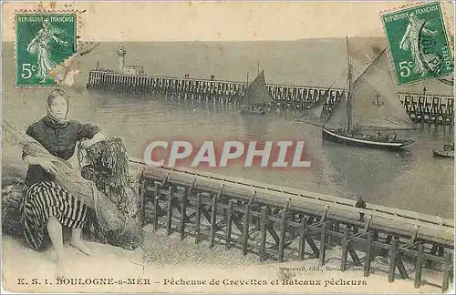 Cartes postales BOULOGNE-SUR-MER - Pecheuses de Crevettes et Bateaux Pecheurs