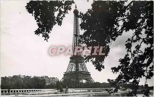 Cartes postales moderne PARIS La Toue Eiffel