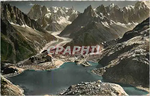 Cartes postales moderne Vue g�n�rale du Lac Blanc avec pour toile de fond la Mer de Glace les GRANDES JORASSES  les Aig