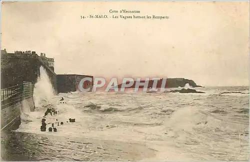 Ansichtskarte AK St MALO - Les Vagues battant les remparts