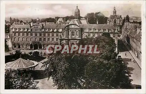 Cartes postales CAEN-La Place de la Republique et l'Hotel de Ville