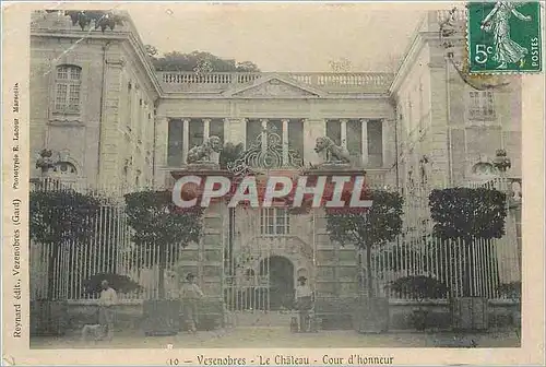 Cartes postales Vezenobres-Le Chateau-Cour d'Honneur Lion