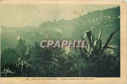 Cartes postales HYERES PITTIRESQUE-Brume matinale dur la vieille Ville