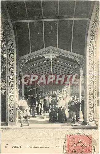 Cartes postales Vichy Une Allee Couverte