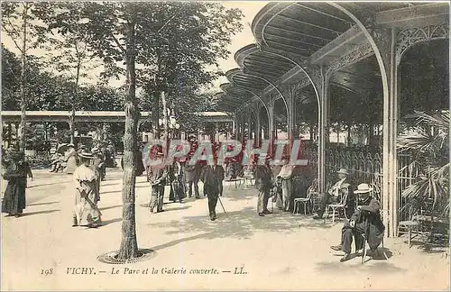 Cartes postales Vichy Le Parc et la Galerie couverte