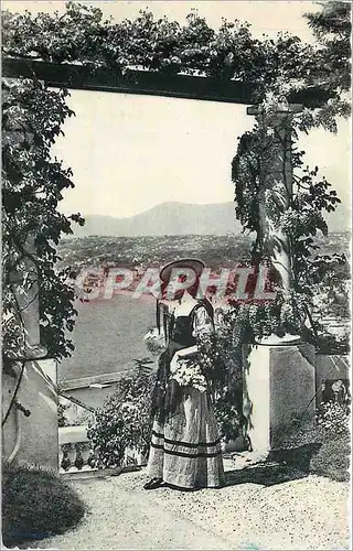 Ansichtskarte AK Nice Entre les Pergolas Costume du Pays Folklore