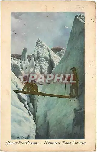 Cartes postales Glacier des Bossons Traversee d'une Crevasse Alpinisme