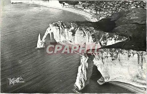 Cartes postales Etretat Seine Maritime Les Trois Portes et l'Aiguille Vue aerienne