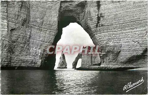 Ansichtskarte AK Etretat La Manneporte et Falaise d'Aval