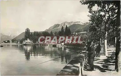 Cartes postales EVIAN-LES BAINS-Bords du Lac et Quai Baron de Blonay Peche Pecheur