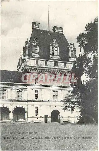Cartes postales VALENCAY-Le Donjon Vue prise dns la Cour Interieur