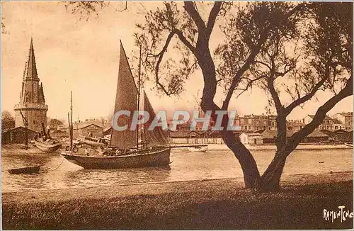 Cartes postales LA ROCHELLE-Le Chenal et la Tour de la Lanterne Bateau