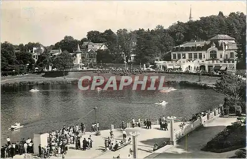 Cartes postales moderne bagnoles de l'orne-Un coin du Lac et le Casino