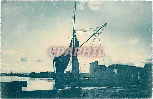 Cartes postales La cote d'Azur Bateau Toulon Le port marchand Coucher de soleil