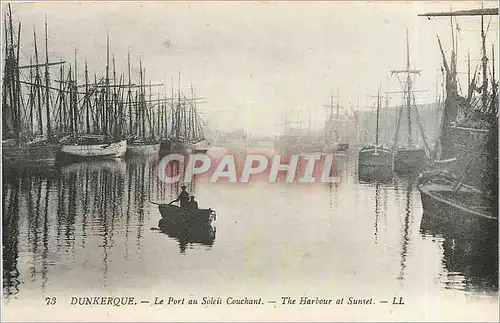 Cartes postales Dunkerque Le Port au Soleil Couchant Bateaux