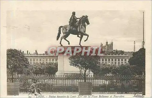 Ansichtskarte AK Lyon Statue equestre de Louis XIV sur la Place Bellecour et Fourviere