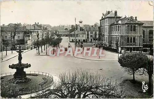 Cartes postales moderne Bourg Ain Le Cours de Verdun La Place Bernard et l'Ecole Carriat