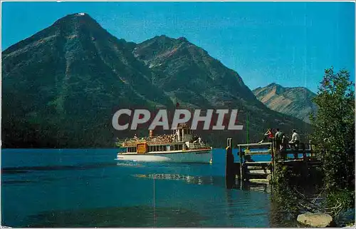 Cartes postales International sightseeing launch at American end of beautiful Waterton Lake Glacier National Par