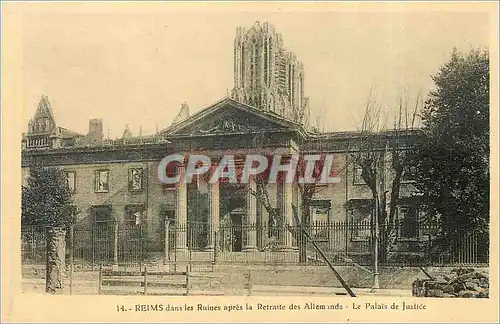 Cartes postales Reims dans les Ruines apres la Retraide des Allemands Le Palais de Justice